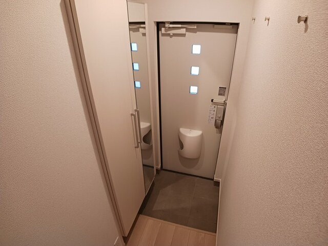 ゴールド　ティアラの玄関