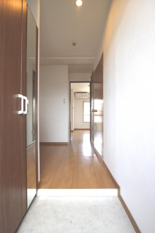 コーポワンセルフの玄関|きれいな玄関です