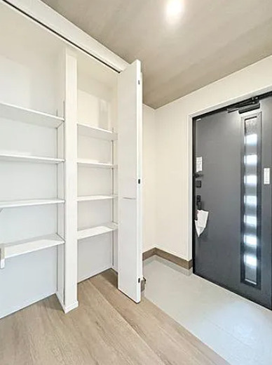 マイホームネクスト北野町今山【キャッシュバック対象物件】の玄関|きれいな玄関です