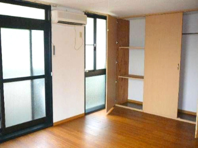 千葉市中央区矢作町の賃貸マンションの居間・リビング