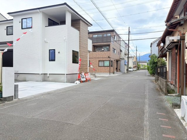 売新築戸建　静岡市葵区秋山町の前面道路含む現地写真