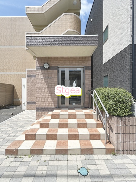 アン ラルジュのエントランス
