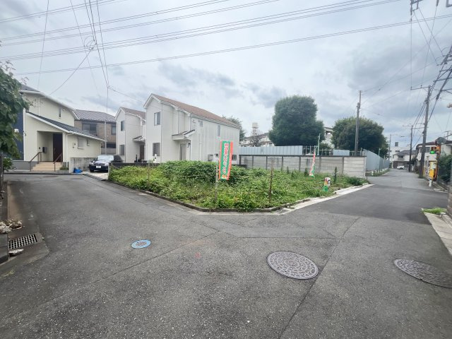 【東村山青葉町】建築条件なし売地の前面道路含む現地写真