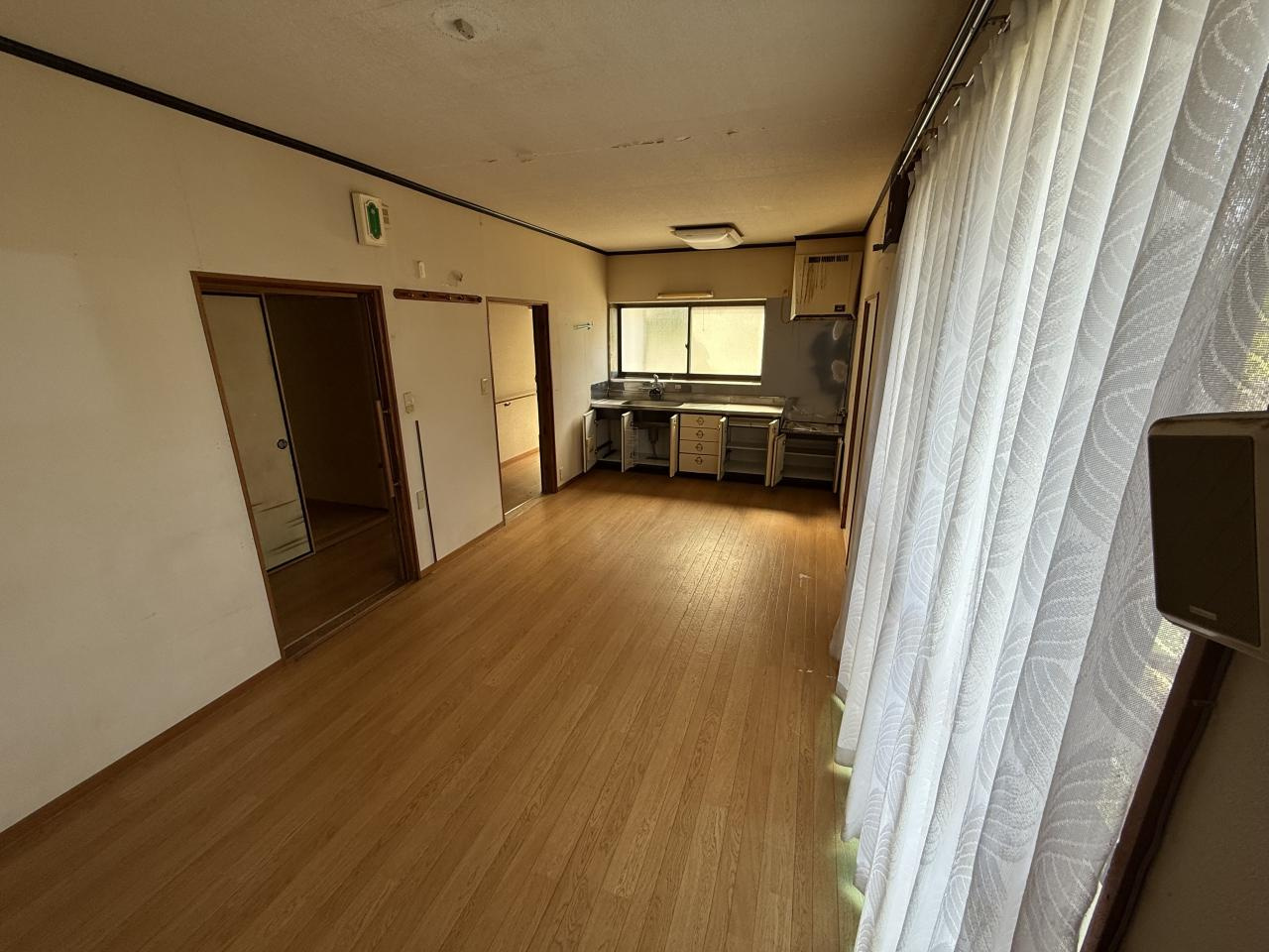 鳥取市里仁中古戸建の居間・リビング