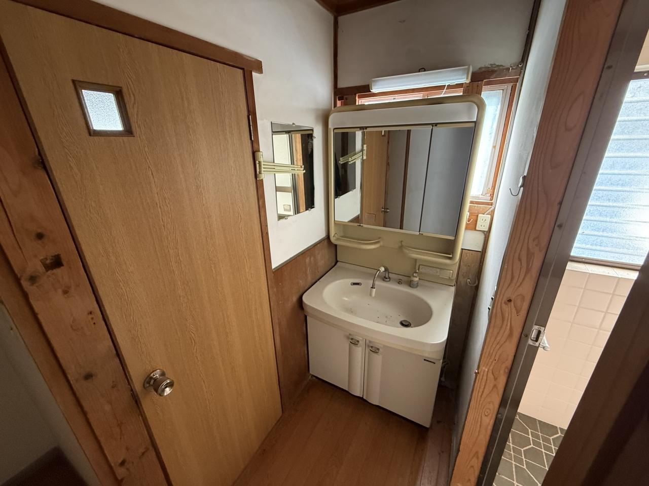 鳥取市里仁中古戸建の洗面所