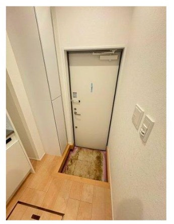 ベレガンス市川の玄関