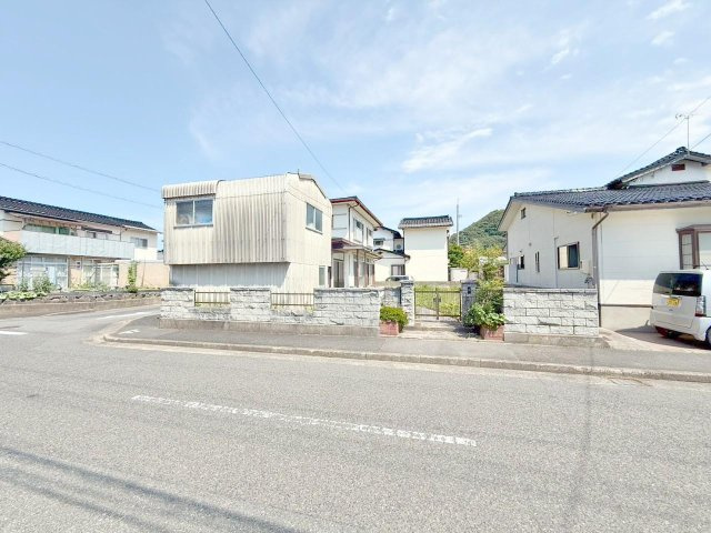 鳥取市美萩野３丁目土地の前面道路含む現地写真