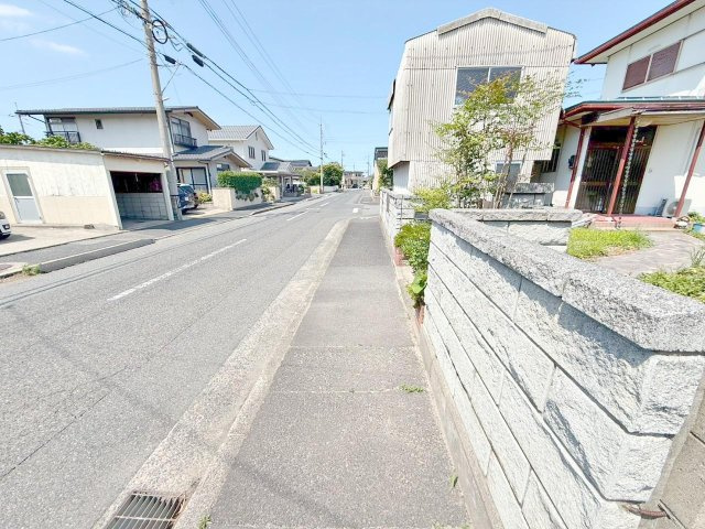 鳥取市美萩野３丁目土地の前面道路含む現地写真