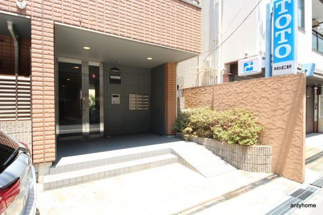ビオトープザジヴェ　仲介手数料無料のエントランス