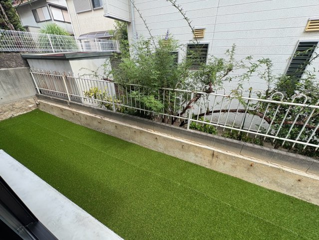 須磨区東落合3丁目　新築戸建て　B棟の庭|1階のベランダは簡単なホームプランターも楽しめるお庭です！