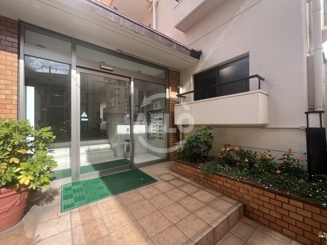 新大阪ファミール東館のエントランス|エントランス