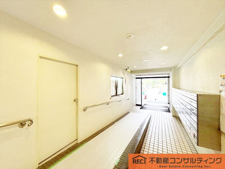 香枦園スカイハイツのエントランス