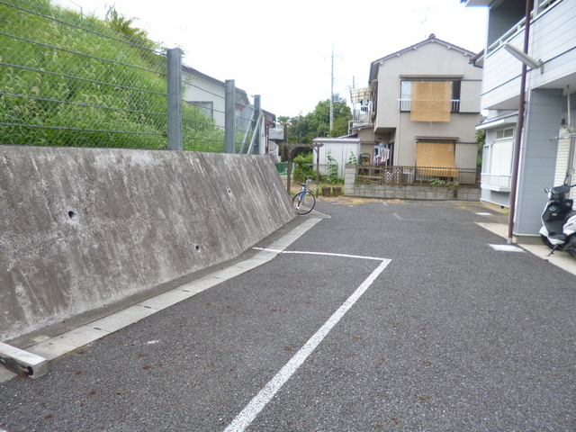 アビタシオン中川Ⅰの駐車場|駐車場完備（空き要確認）