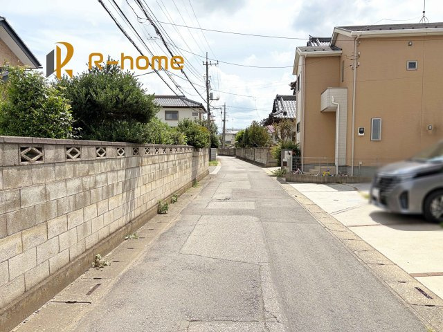 古河市三杉町　新築戸建て　1号棟の前面道路含む現地写真|周辺環境も併せて案内致します♪
閑静な住宅地で笑顔あふれる新生活！
ぜひ現地へお越しください♪