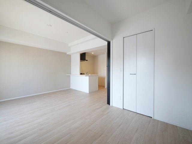 Ｌｏｕｉｓ　Ｒｅｓｉｄｅｎｃｅ　弁天町の洋室