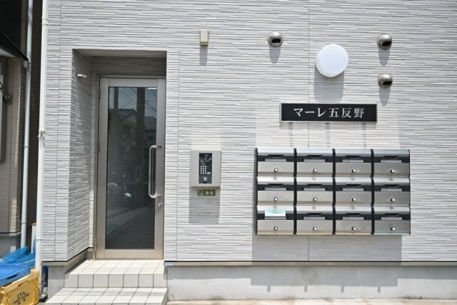 マーレ五反野のエントランス