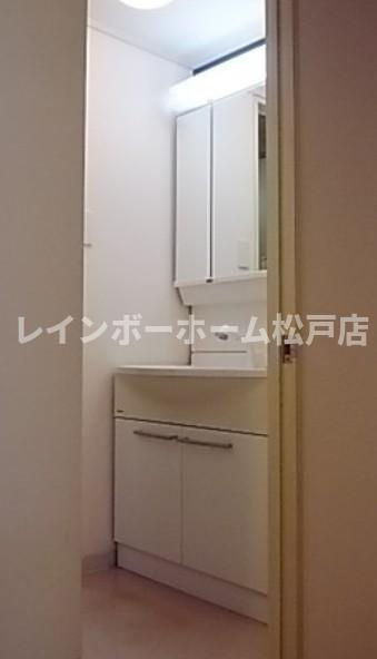 ラフィーヌ・ショコラの洗面所|明るい洗面所です