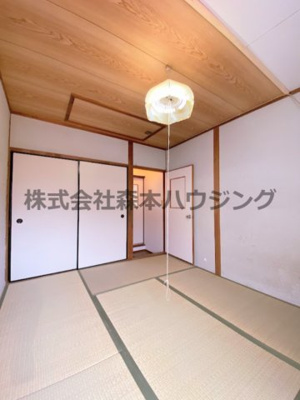 【和室】 | 　大東市北条7丁目14-2テラスハウス西 | 和室ならではの温かな和の空間で寛ぎの時間を過ごせます
2階