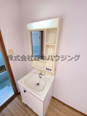 【独立洗面台】 | 　大東市北条7丁目14-2テラスハウス西 | 独立洗面化粧台が付いています