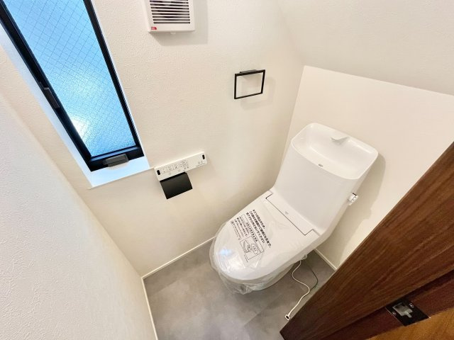 【TOKYO BASE】北区滝野川3丁目　新築戸建の洋室|木のぬくもりが感じられるナチュラルな雰囲気に仕上がった室内です。

現地ご見学希望・資料請求などお気軽にお問い合わせ下さい！
03-5990-5201