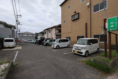 【駐車場】 | グリーンガーデン松南B棟