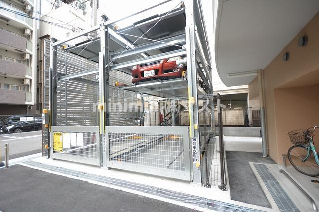 セレニテ桜川駅前プリエの駐車場