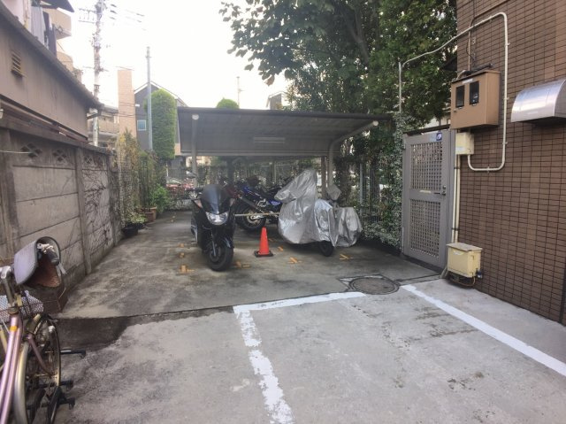 ヴィラ井荻のその他共用部分|バイク置き場