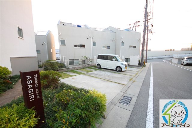 テラスハウス朝霧の駐車場
