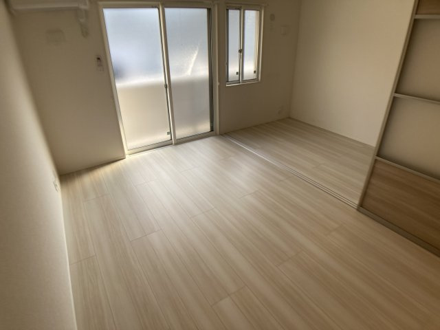 licoriceA棟の居間・リビング|窓が大きく風通しも良好です