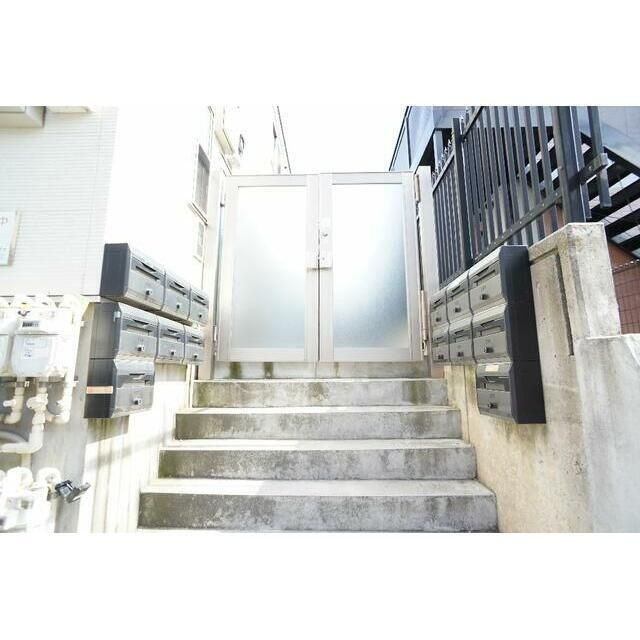 サークルハウス江古田弐番館のエントランス
