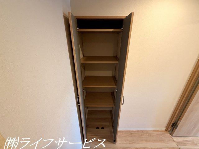 【収納】 | 阪神住建リバーサイドヴィラ姫島Ⅱ | 廊下に収納２カ所あり
