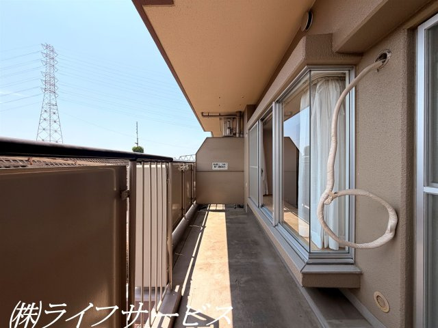 【バルコニー】 | 阪神住建リバーサイドヴィラ姫島Ⅱ | 東南向きのバルコニーは陽当り良好！
