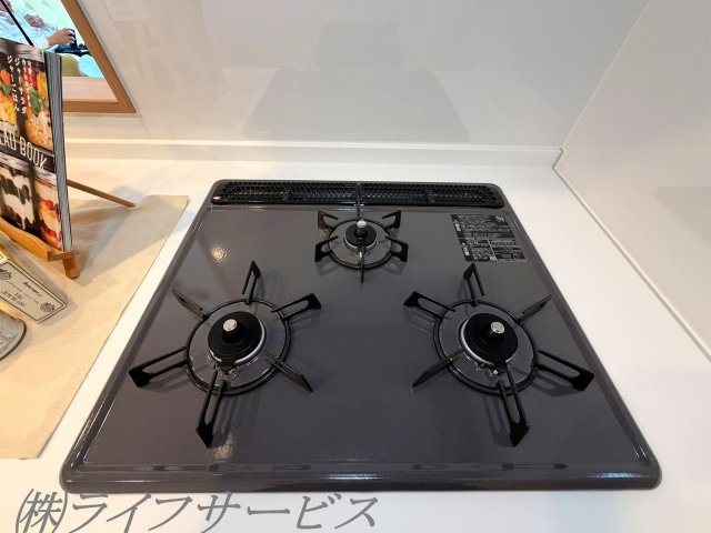 【キッチン】 | 阪神住建リバーサイドヴィラ姫島Ⅱ | キッチン３口ガスコンロでお料理楽々！