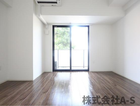 レジデンシア泉Ⅰの居間・リビング|同間取り画像使用
実際のお部屋と色などが異なる場合がございます。