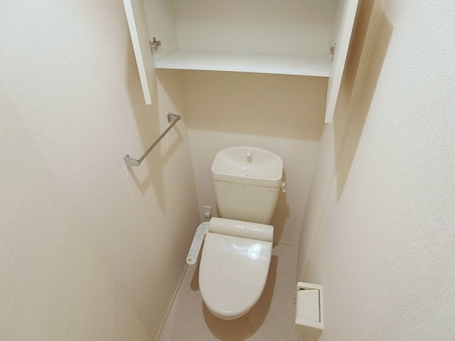 御船Ｄ－ｒｏｏｍのトイレ|いつも清潔ウォシュレット付トイレ。上部収納棚付
