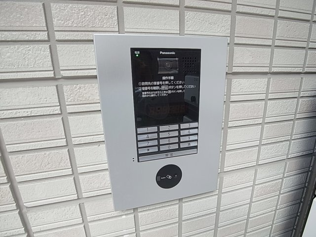 御船Ｄ－ｒｏｏｍのエントランス|エントランスにもカメラ付オートロックでさらにセキュリティアップ