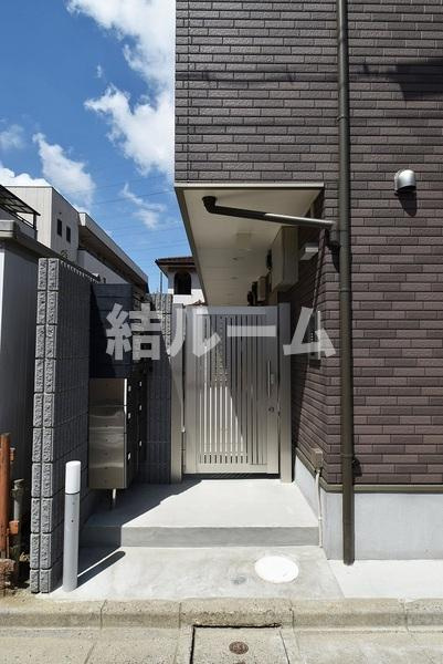 足立区南花畑３丁目のアパートのエントランス
