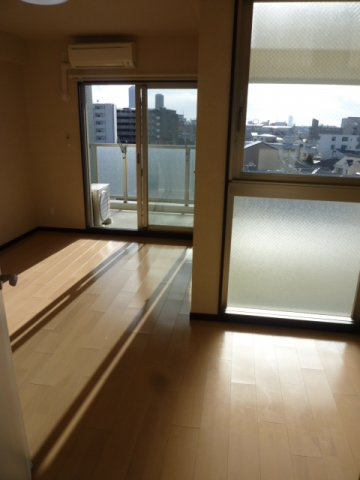 【居間・リビング】 | S-FORT西九条 | こちらの居間で趣味の時間をお楽しみください