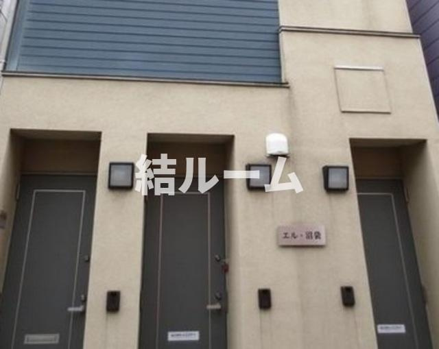 中野区沼袋２丁目のアパートのエントランス