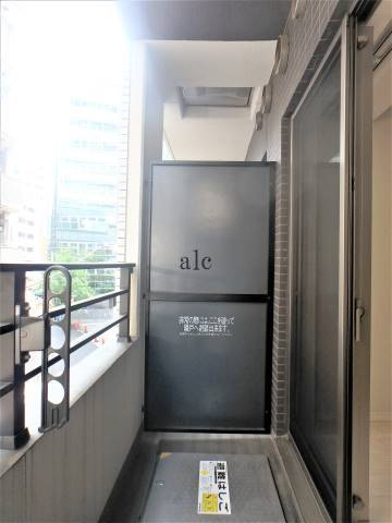 渋谷区本町３丁目の賃貸マンションのバルコニー|外からの目が気にならないバルコニーで洗濯物が干せます
