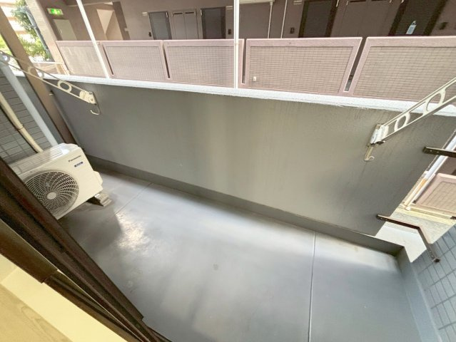 C-WINGのバルコニー