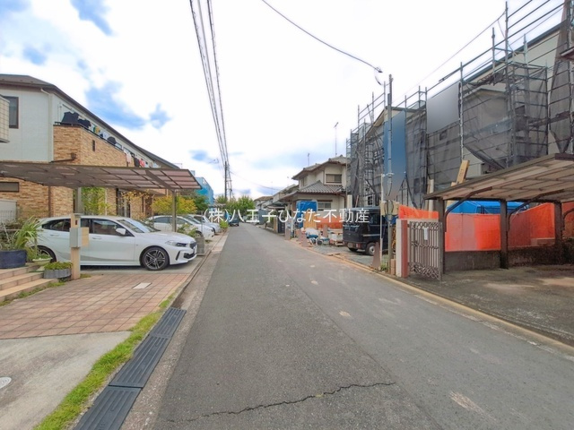 『八王子市新築戸建て』八王子市北野台4-14-12【仲介手数料無料】の前面道路含む現地写真|～仲介手数料無料☆八王子ひなた不動産～八王子市北野台　新築戸建て