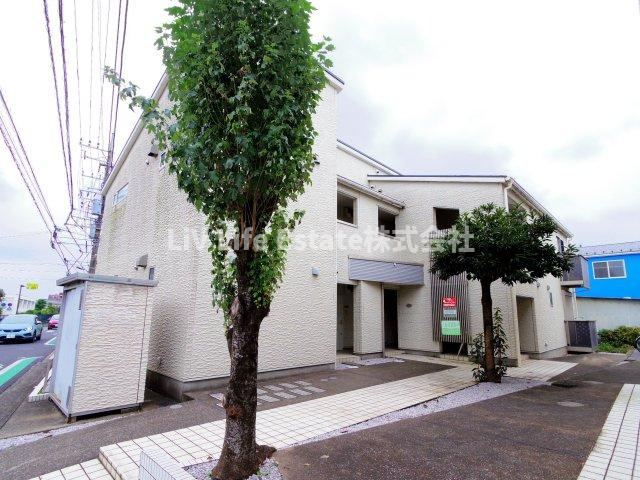 小平市花小金井１丁目のアパートのエントランス