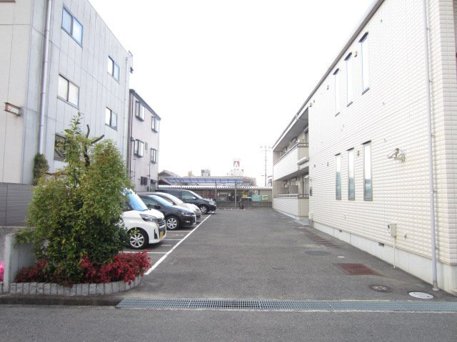 【駐車場】