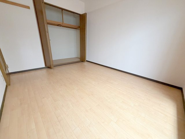 村口ビル新高の寝室