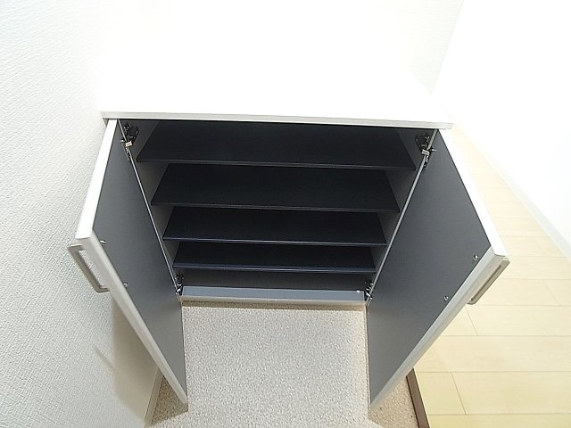 メゾン中町の玄関|玄関にはシューズＢＯＸ完備