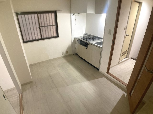 メゾン中町の居間・リビング|綺麗な室内、風通しも良好です
