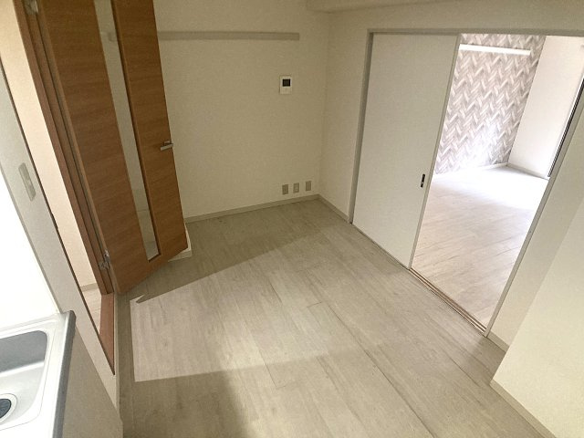 メゾン中町の居間・リビング|角部屋で窓が多く風通しも良好です