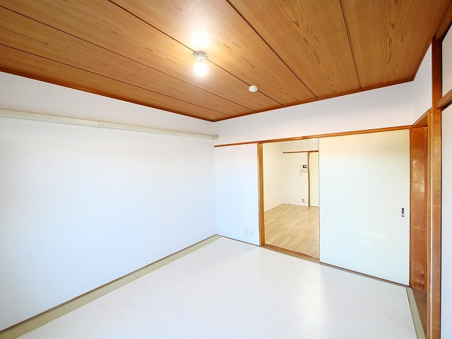 薮内ビルの和室