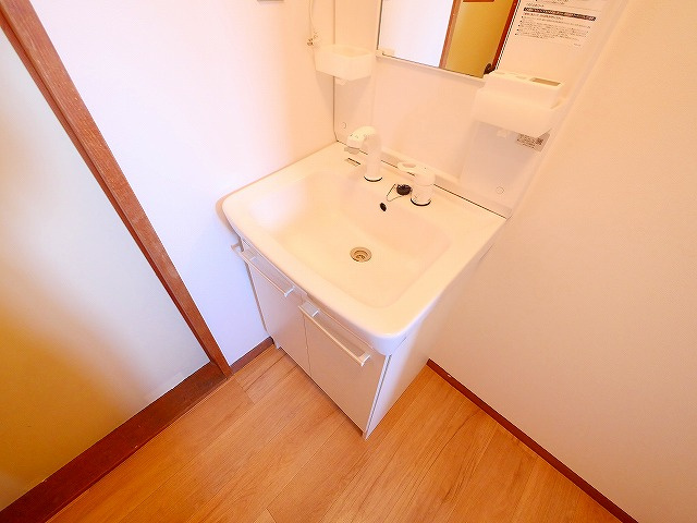 薮内ビルの独立洗面台